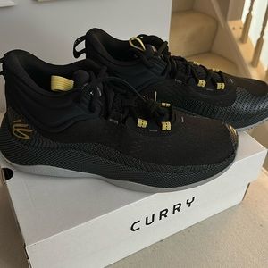 Under Armour Curry Hovr Splash Black And Gold basketball shoes
